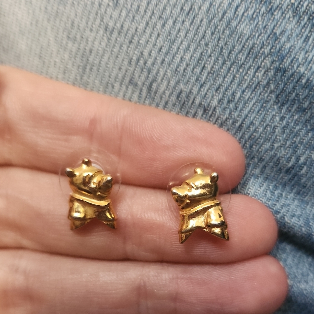 Gold Tone Winne-the-Pooh Bear Stud Earrings